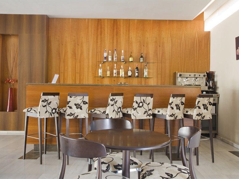 Exe Ciudad De Cordoba Hotell Restaurang bild