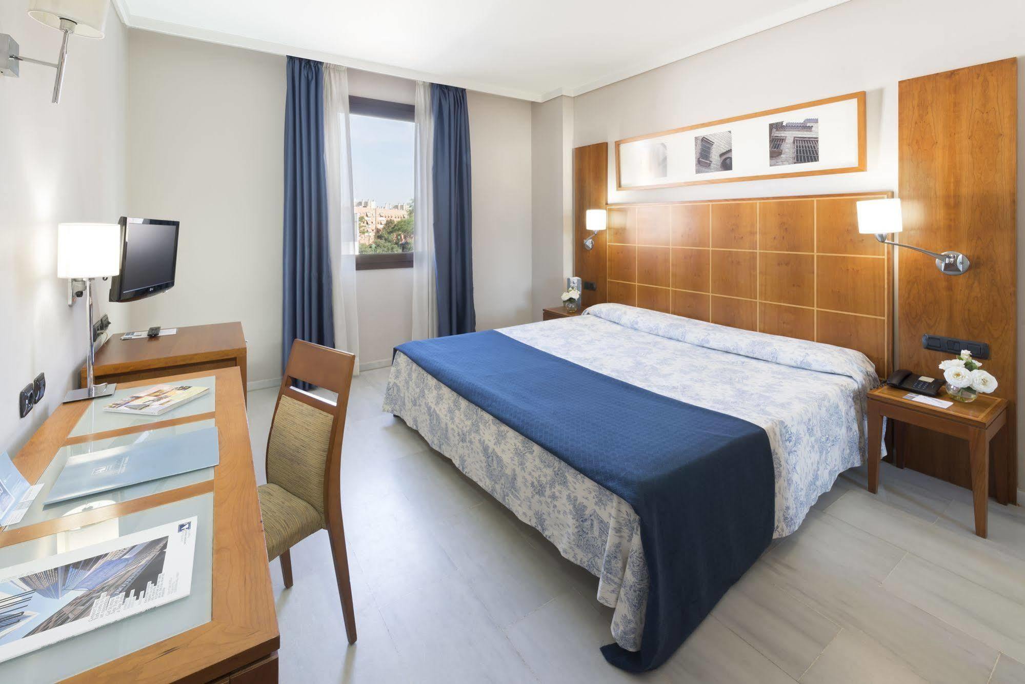 Exe Ciudad De Cordoba Hotell Exteriör bild